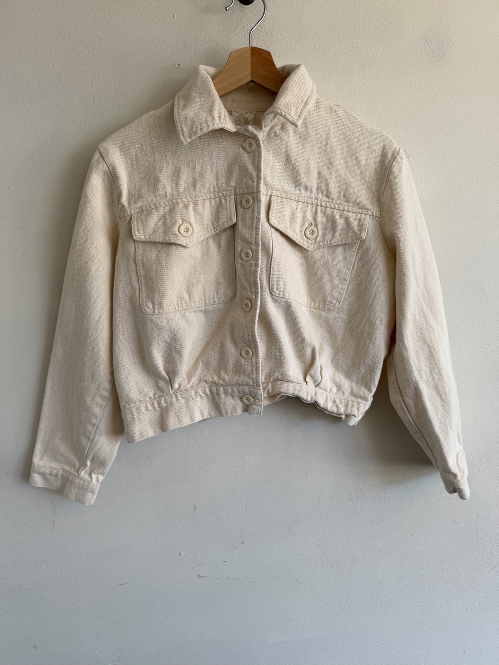 Sadie & Sage Cream Cropped Button-Front Cotton Jacket